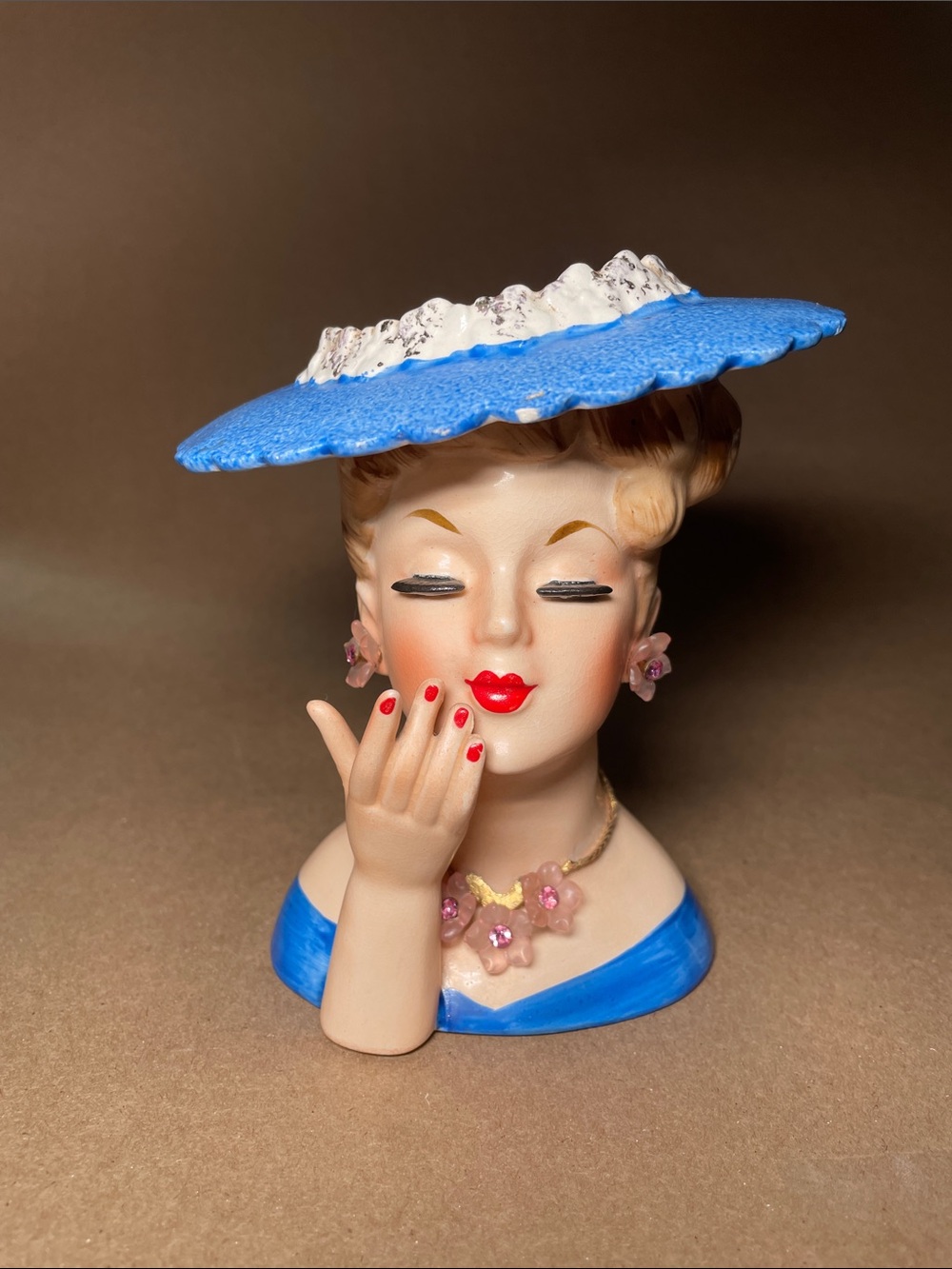 VTG 1958 Napco lady head vase w/ blue hat and pink floral accessories C3307A